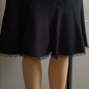 New TAHARI suit . Size 4. No Tag.